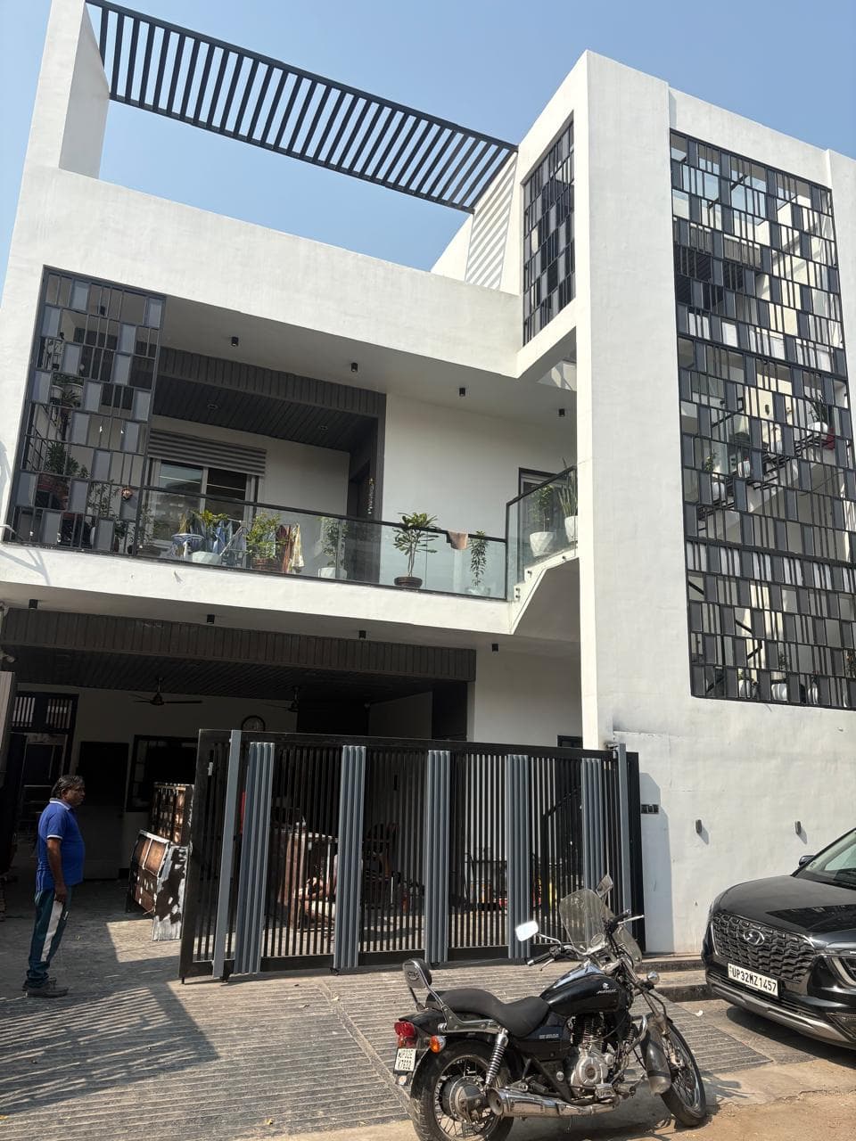 The Grid House - Exterior entry