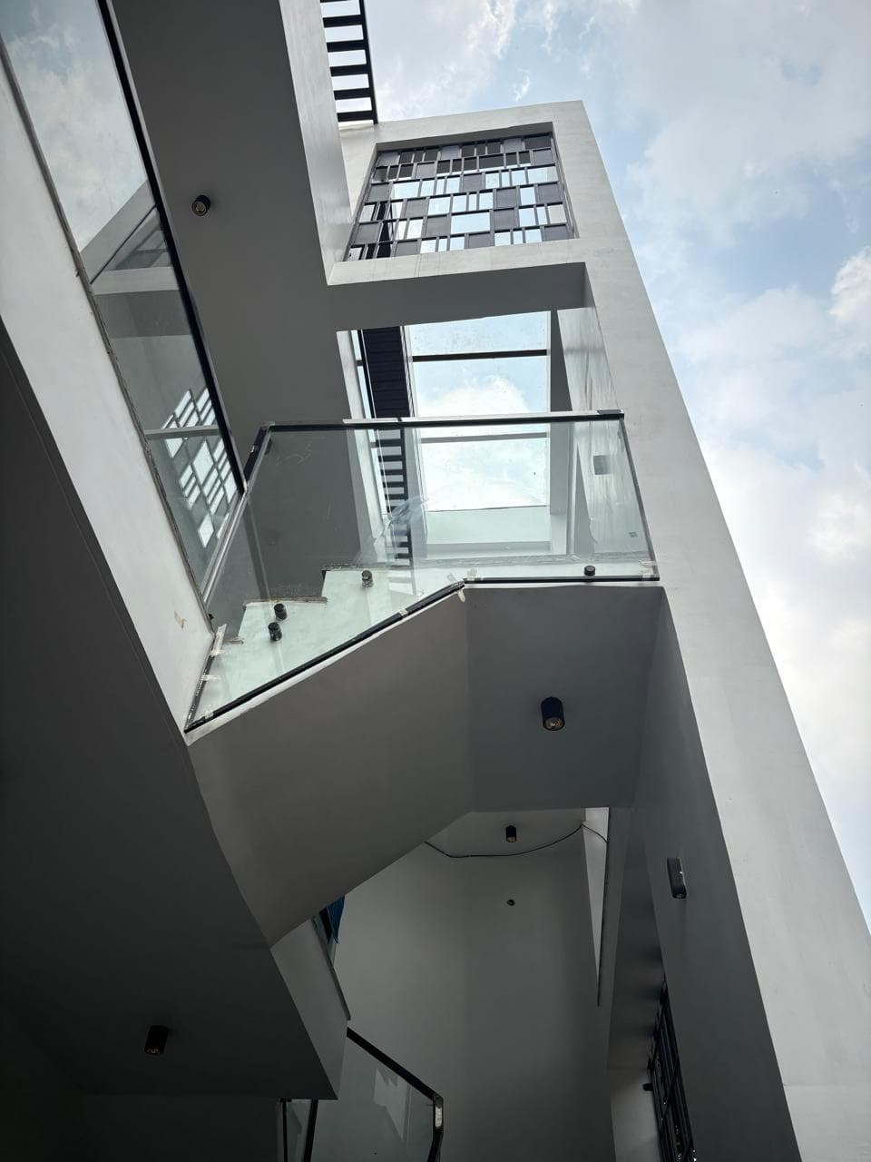 The Grid House - Pathway